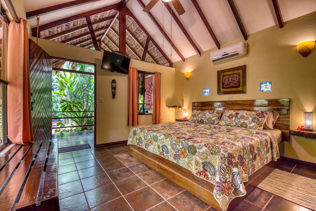 CARIBE TOWN HOTEL SUPERIOR HONEYMOON BUNGALOW